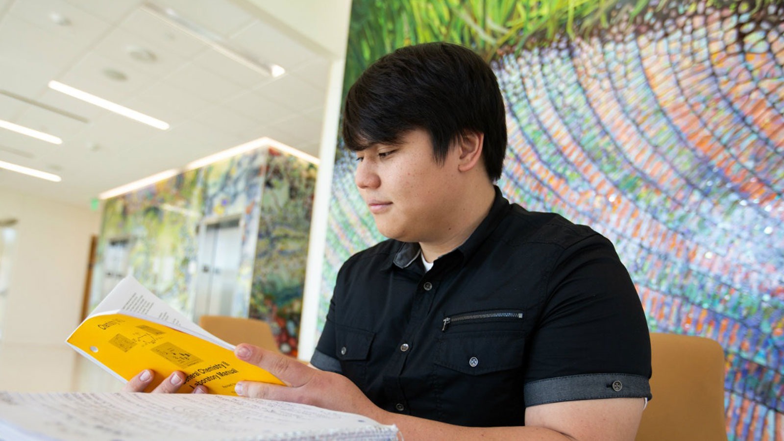 Ethan, a Dell Scholars student, studies on his college campus