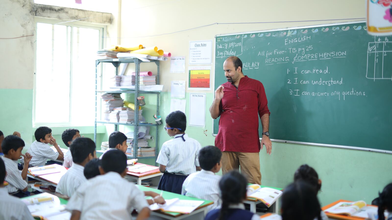 A male teacher in India uses ClassKlap to instruct students.