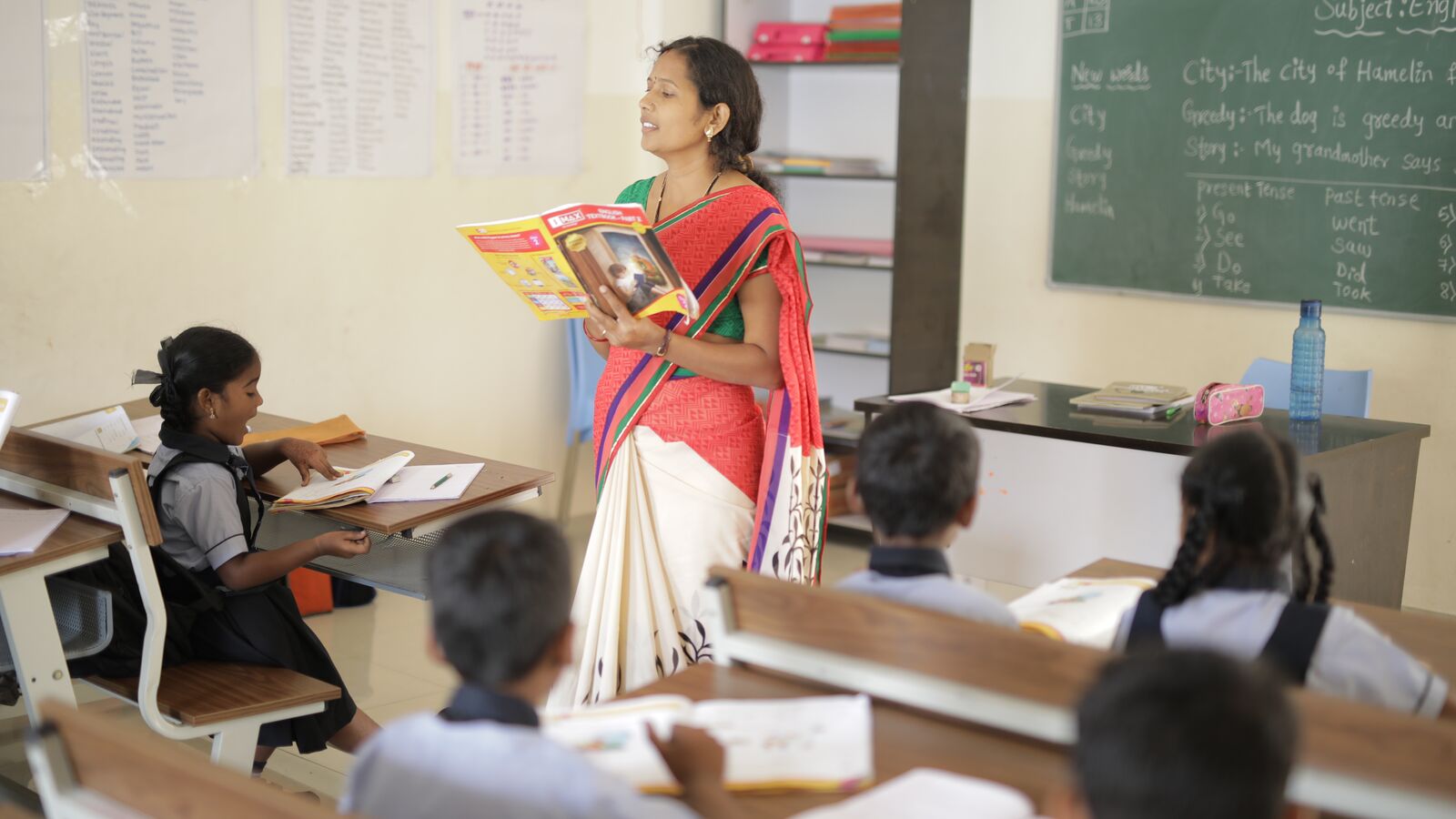 A female teacher in India uses ClassKlap to instruct students.