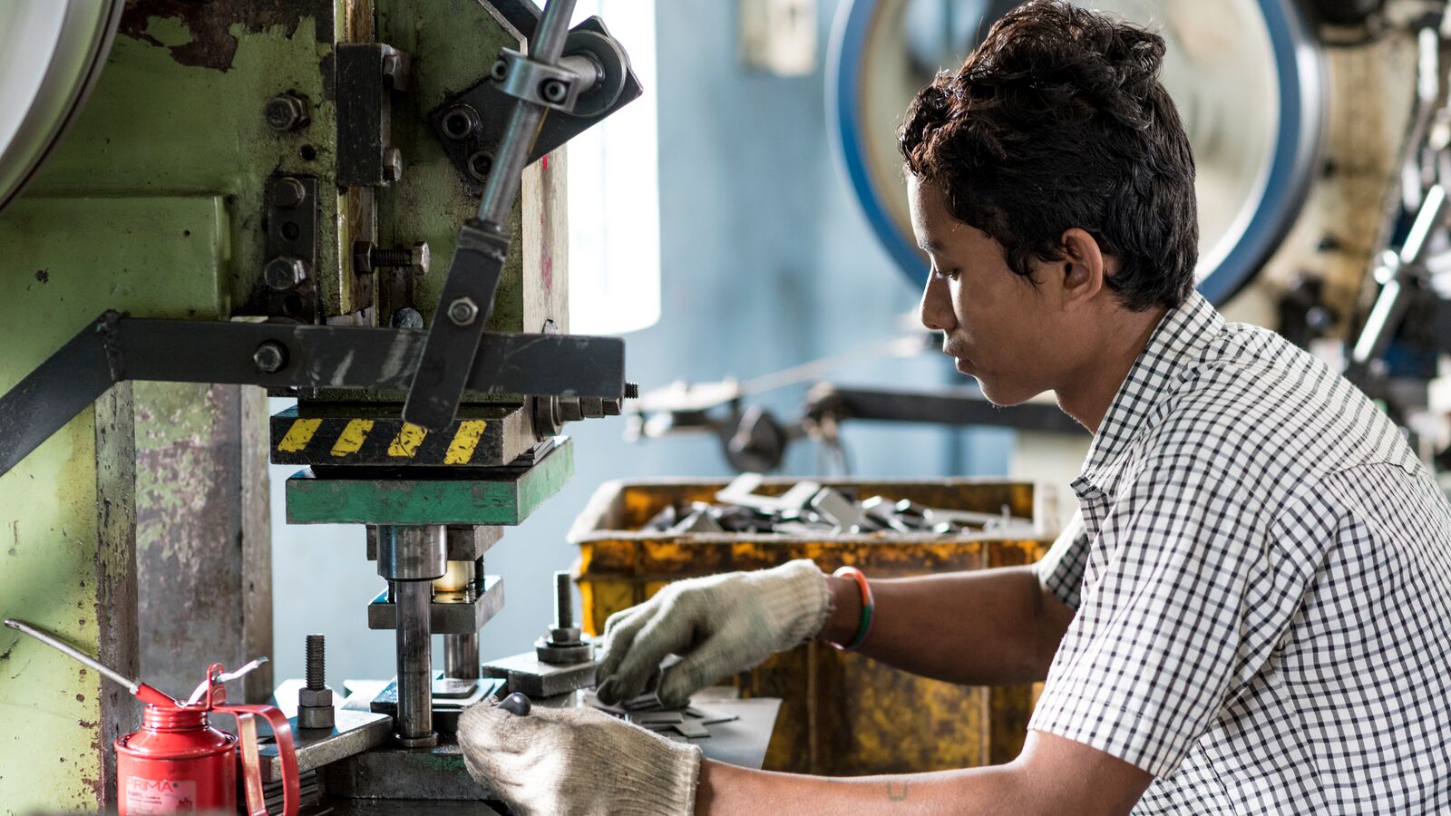 An employee of Agathiyan Industries works at his station. The company is supported by Kinara Capital.