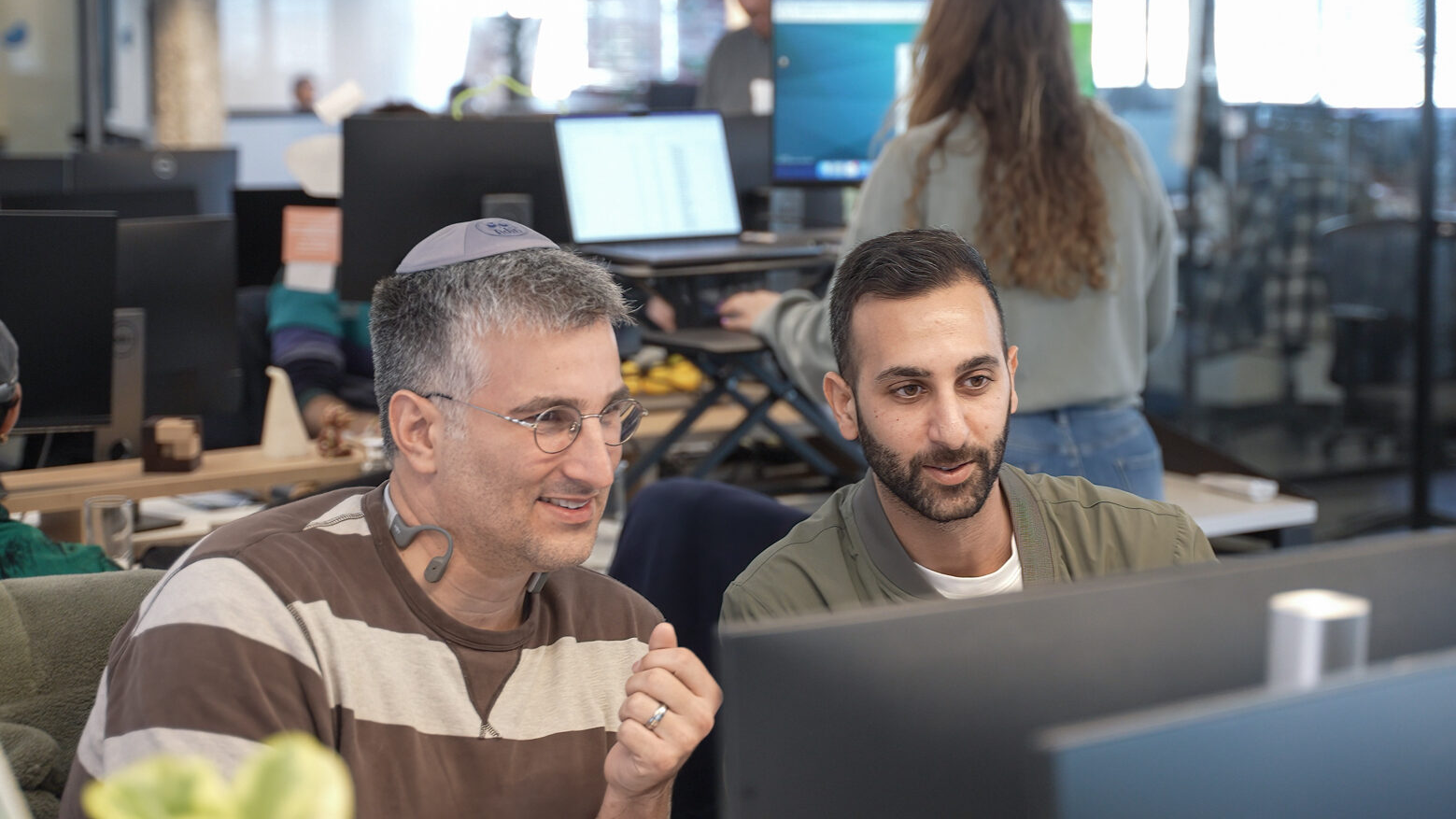 Two Eleos workers at their desk.